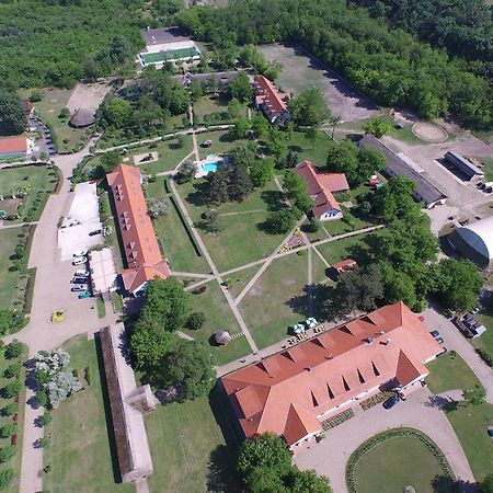 Sarlospuszta Club Hotel Tatárszentgyörgy Exteriér fotografie