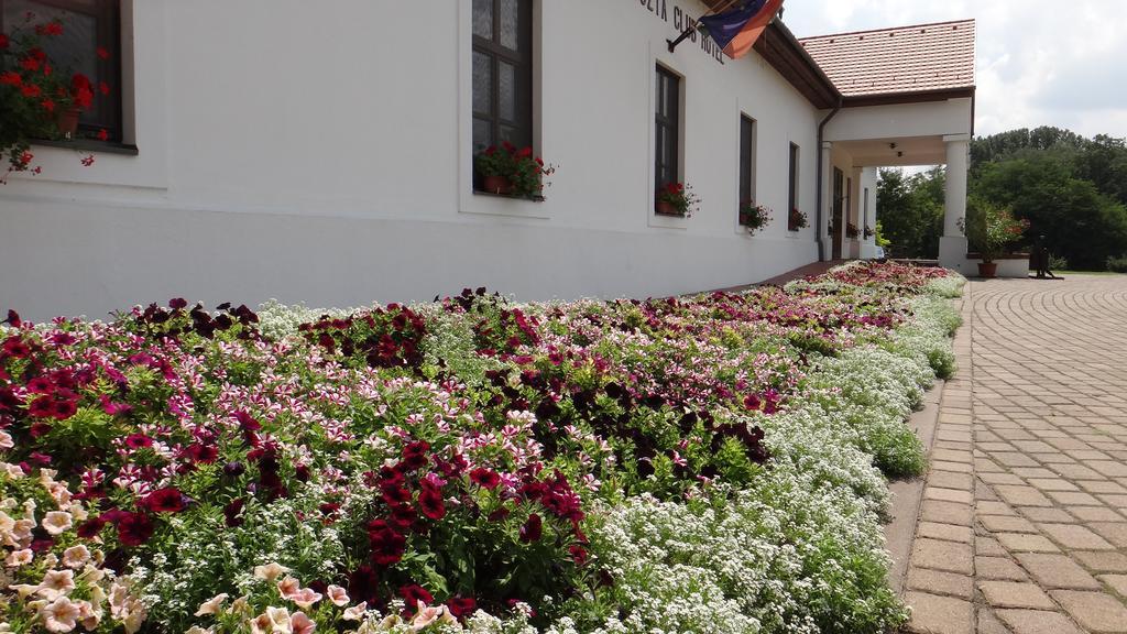 Sarlospuszta Club Hotel Tatárszentgyörgy Exteriér fotografie