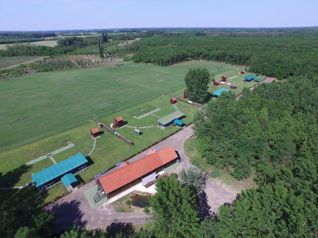 Sarlospuszta Club Hotel Tatárszentgyörgy Exteriér fotografie