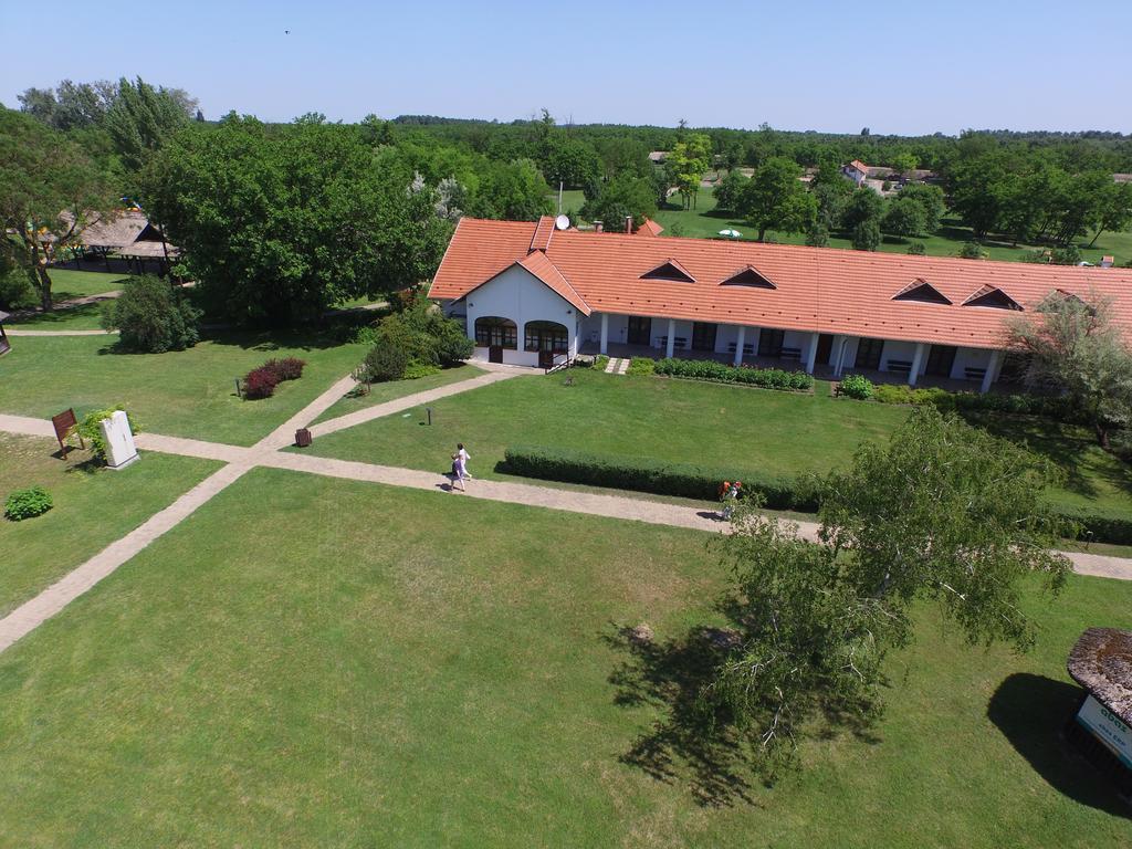 Sarlospuszta Club Hotel Tatárszentgyörgy Exteriér fotografie