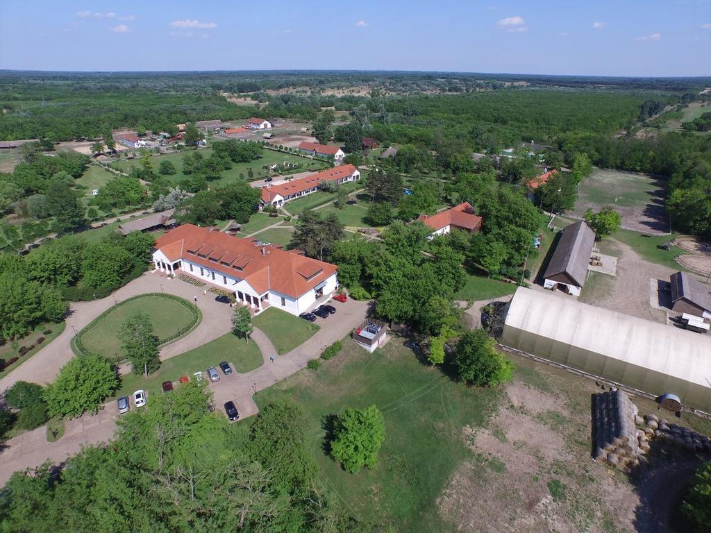 Sarlospuszta Club Hotel Tatárszentgyörgy Exteriér fotografie